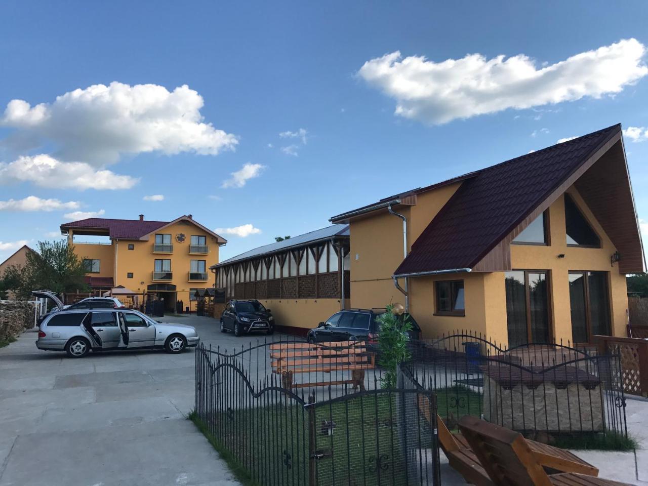 Villa Eden DeLux Yanoshi Exteriör bild
