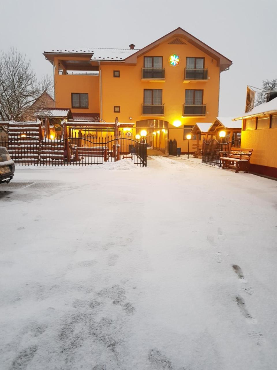 Villa Eden DeLux Yanoshi Exteriör bild